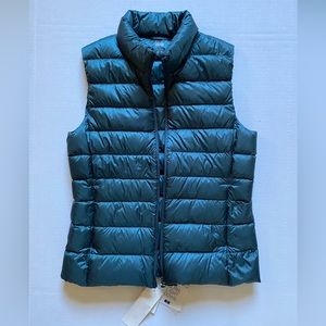 NWT: Uniqlo Women’s Ultra Light Down Zipper Vest, Size S in Green.